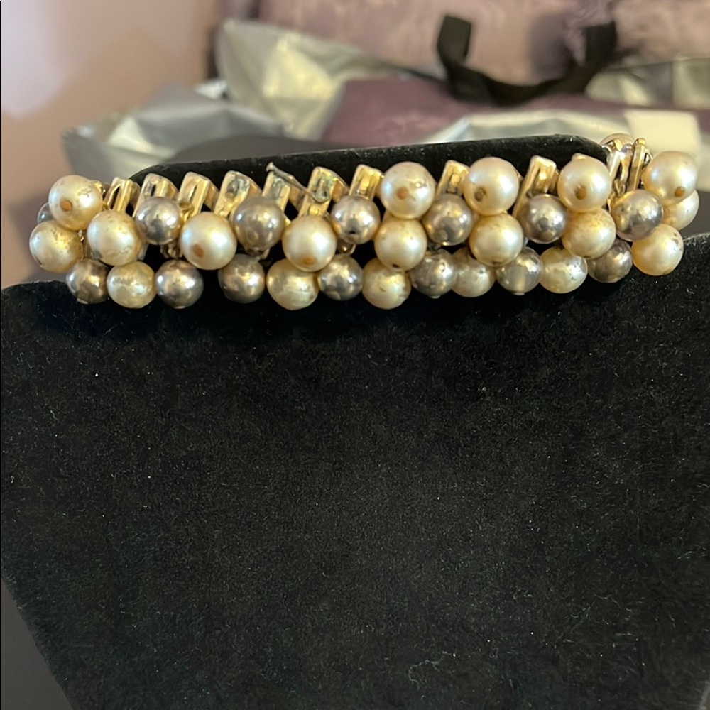 Elegant Pearl Bracelet